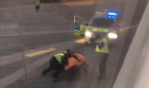 Pasagerul imobilizat de forţele de securitate