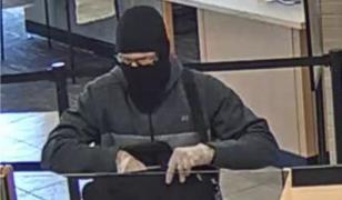 Tentativă de jaf la o bancă din Bucureşti. Atacatorul a fost dat afară de un angajat