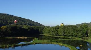 Opt baloane cu aer cald au căzut în Munţii Gurghiu. Acţiune de salvare în desfăşurare