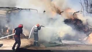 Un argeşean şi-a dat foc la casă pentru că îi era frig (Video)