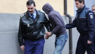 Doi adolescenţi au bătut măr un şofer în Sălaj, i-au furat maşina apoi au condus până în Bucureşti