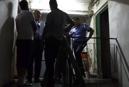 O tânără de 28 ani din Roman, mamă a trei copii, a fost bătută cu bestialitate de partenerul ei. Femeia se zbate între viață și moarte în spital