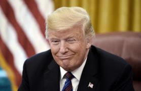 Donald Trump în biroul de la Casa Albă