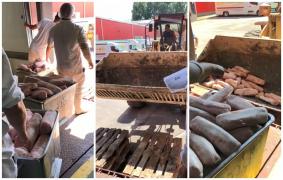 Imagini dezolante! Carne aruncată cu excavatorul la unul dintre cei mai mari producători de mezeluri din România (Video)