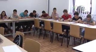 Bani mai mulți pentru liceeni în anul școlar 2018-2019. Guvernul a mărit suma acordată în cadrul Programului „Bani de liceu"