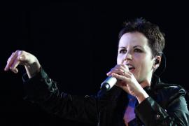 Cântăreaţa Dolores O'Riordan, solista Cranberries, a murit înecată din cauza alcoolului