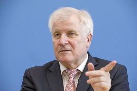 Ministrul de Interne german, despre migraţia: 'mama tuturor problemelor'