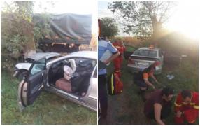 Accident grav în Constanţa. Cinci victime, printre care şi copii. Maşină izbită de copac după ce a acroşat un camion militar