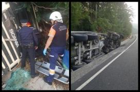Şoferul unei autocisterne a murit, după ce a adormit la volan. Camionul s-a răsturnat la Valea Chioarului, în Maramureş
