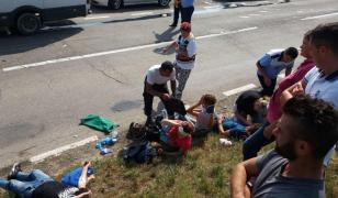 Accident teribil la Soci, în Iaşi. Un microbuz s-a izbit de o dubă, sunt peste zece victime