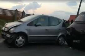 Accident cu 5 mașini la Suceava! Patru oameni au fost transportați la spital (Video)