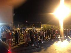 Blocaj pe Aeroportul Otopeni! Cozi uriașe s-au format la aparatele de taxat parcarea. Oamenii sunt la un pas să se ia la bătaie