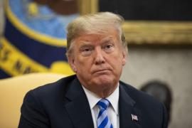 Donald Trump vorbește jurnaliștilor în Biroul Oval