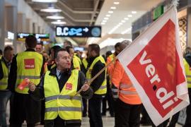 Peste 600 de zboruri anulate pe aeroporturile din Germania, după o grevă a personalului de securitate