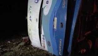 Autocar plin cu turişti răsturnat în Cuba