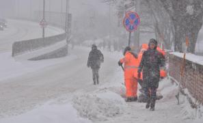 Ninsoare și viscol în București
