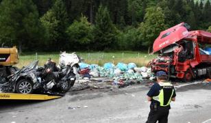 Două fetiţie au murit pe loc