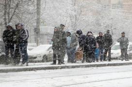 Ninsoare și viscol în București