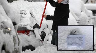 Andrei a primit zeci de telefoane şi de la 8 a ieşit la deszăpezit