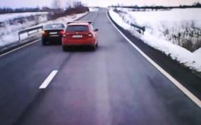 Depăşire cum rar s-a mai văzut în România. Manevră de Formula 1, filmată la Braşov (Video)