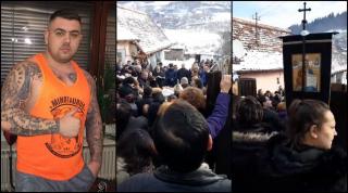 Sute de oameni l-au plâns pe Marius, tânărul omorât la Mediaş. Băiatul a fost înmormântat la Biertan (Video)