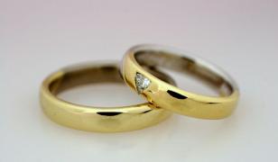 Mireasă de 61 de ani, din Timişoara, rămasă fără soţ după ce poliţiştii au vorbit cu vecinii