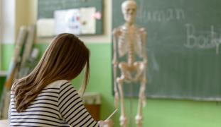 Reclamaţii pentru că a predat cuvântul foot