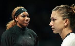 Simona Halep și Serena Williams pe terenul de tenis