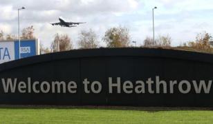 Un român din Marea Britanie este acuzat că a ridicat o dronă lângă aeroportul Heathrow