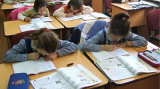 Elevii de clasa I nu pot fi lăsaţi repetenţi