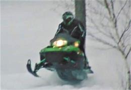 Poliţist snopit în bătaie şi urmărit cu snowmobilul, în Harghita
