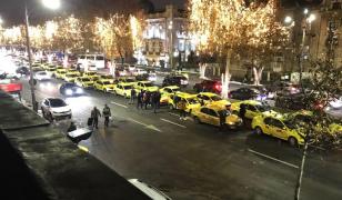 Dosar penal pentru taximetriştii care au blocat traficul în Bucureşti în timpul protestului
