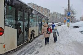 Patru şcoli închise în Bucureşti, după o avarie de proporții la RADET. Cursurile au fost suspendate, elevii trimişi acasă