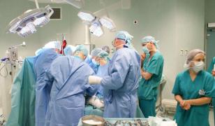 Un pacient grav bolnav a dat statul în judecată şi şi-a câştigat dreptul la viaţă şi la tratament gratuit