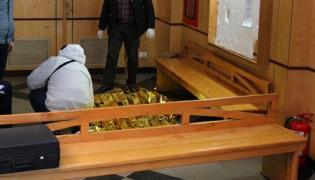 O femeie a murit la Judecătoria Câmpulung. A făcut infarct şi s-a prăbuşit în timpul procesului de succesiune