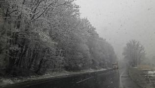 Cod portocaliu de fenomene meteo severe în mai multe judeţe. Ploaie îngheţată şi polei, în următoarele ore