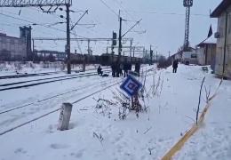 Adolescent mort dupa ce s-a aruncat dintr-un tren, in gara Roman