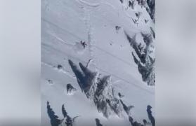 Avalanşă în Sinaia, turist care schia surprins de căderea de zăpadă