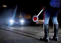 Un român şi-a dus nevasta în parcările TIR-iştilor, pe o autostradă din Italia, ca să facă bani pentru benzină