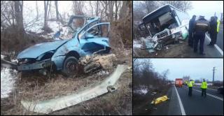 Primele imagini de la accidentul mortal din Buchin. O maşină s-a rupt în două după impactul cu un autobuz (Vdeo)