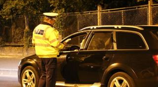 Tânără şoferiţă găsită drogată la volan, în Giurgiu, după ce poliţiştii au observat că avea un comportament straniu