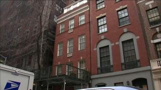 Menajera a intrat vineri în lift