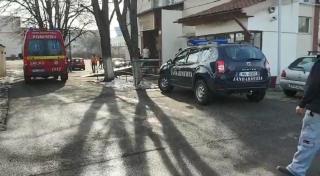 Tânărul care a înjunghiat o profesoară în şcoală, la Ploieşti, avea asupra lui un întreg arsenal de obiecte periculoase