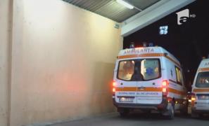 Ambulanță pleacă din spital la o urgență