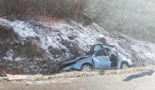 Şoferul conducea o maşină cu volan pe dreapta