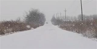 Prima zăpadă în Poiana Mare. Ninge ca-n poveşti în cea mai mare comună a României (Video)