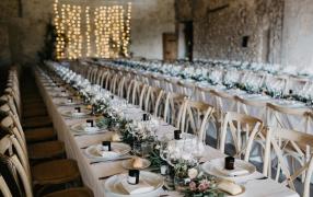 O mireasă a pregătit exerciţii de matematică invitaţilor, la nuntă