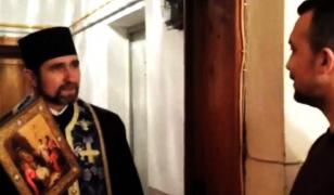 Preoţii primesc diverse sume de bani de la enoriaşi de Bobotează