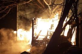 Un bărbat din Botoşani care şi-a ucis soţia a ars de viu în propria casă