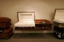 Voluntar de la Serviciul de Ambulanţă Cluj trimis în judecată pentru că vindea datele morţilor unei firme funebre